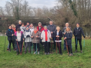 Lire la suite à propos de l’article De la marche nordique pour booster sa forme :  le Club de Sainte Jamme sur Sarthe (72) nous dit tout !