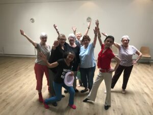 Lire la suite à propos de l’article De la danse thérapie à Générations 13 : Redécouvrir son être dans le plaisir de la danse