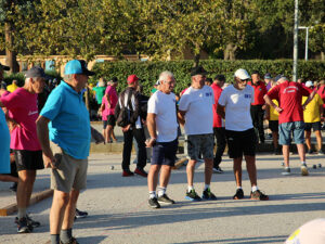 Participants en pleine action lors de la pétanque 2026 de Générations Mouvement à Argelès-sur-Mer.