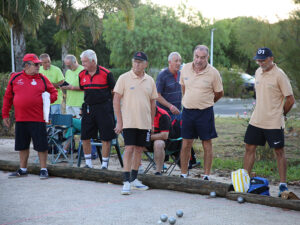 Participants en pleine action lors de la pétanque 2026 de Générations Mouvement à Argelès-sur-Mer.